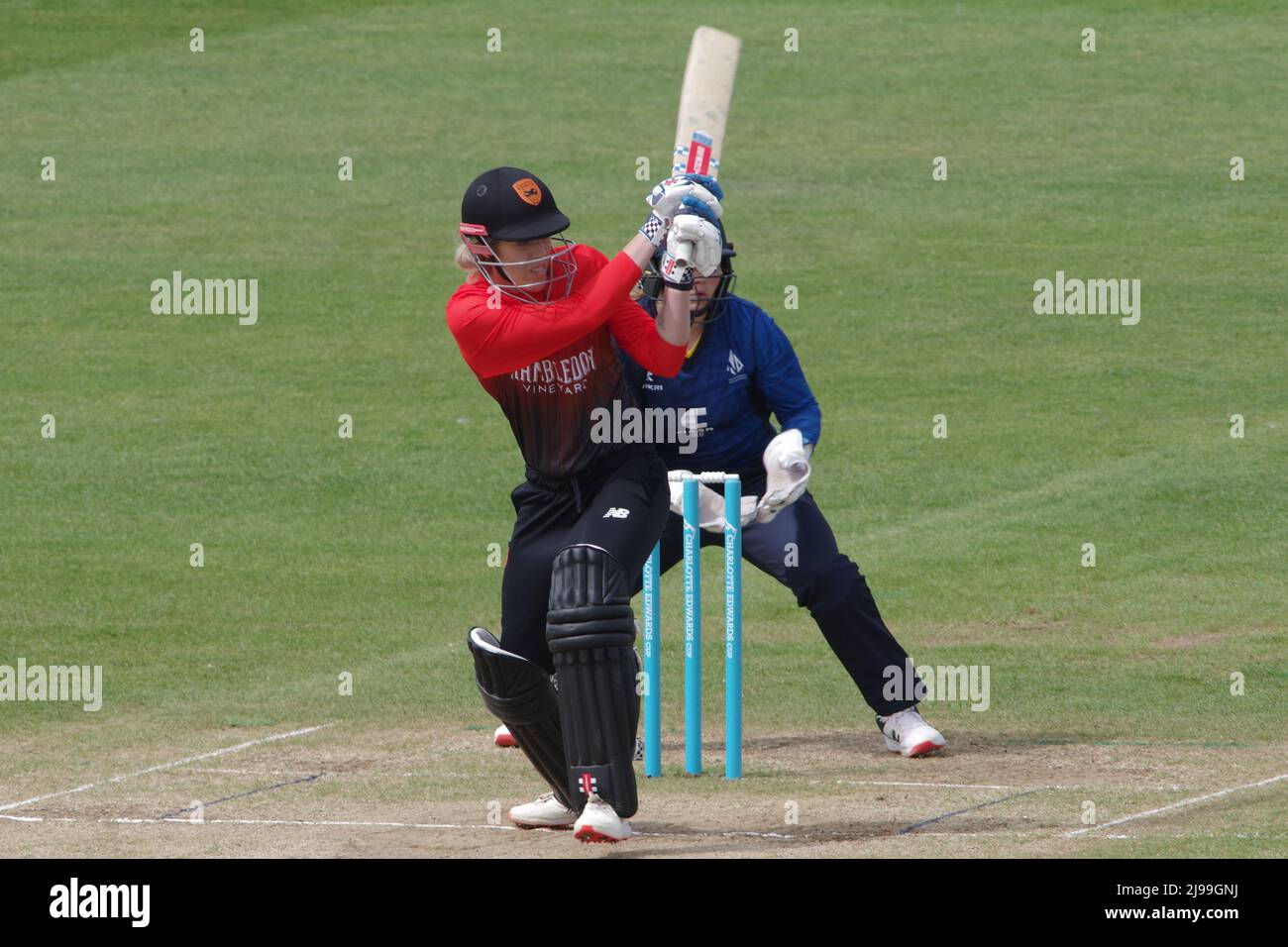 Chester le Street, Angleterre, 21 mai 2022. Georgia Adams battait pour les Vipers du Sud contre les diamants du Nord dans la Charlotte Edwards Cup au Riverside Ground. Crédit Colin Edwards Banque D'Images