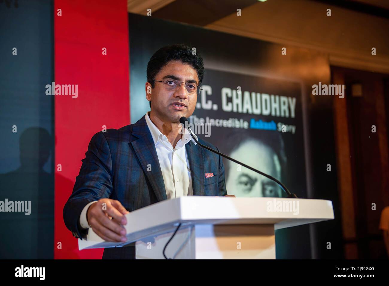 Aakash Chaudhry Directeur général et co-promoteur de Aakash Educational Services Limited (AESL) parle lors du lancement de « l'incroyable histoire d'Aakash » au Taj Mansingh. Le livre est un compte-rendu de l'aventure de M. Chaudhry depuis un début humble en tant que membre du corps professoral d'un collège de l'État de Haryana qui a construit l'Institut Aakash dans la plus grande chaîne d'institutions d'entraînement en Inde.Aakash Educational Services Limited (AESL) est un établissement d'enseignement de premier plan en Inde qui fournit complet services préparatoires d'essai aux élèves se préparant aux examens d'entrée en médecine et en génie, école/conseil ex Banque D'Images