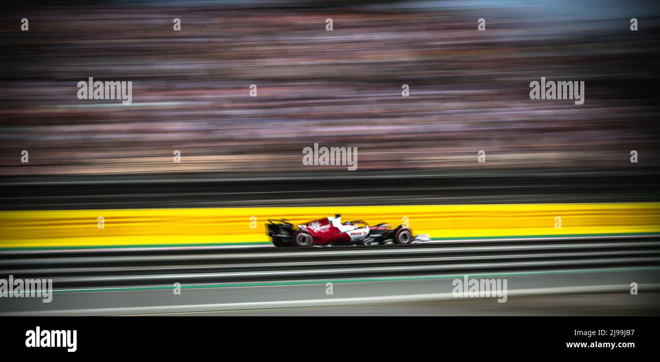 Barcelone, Espagne. 21st mai 2022 : GUANYU ZHOU (CHN) de l'équipe Alfa Romeo conduit dans son C42 pendant la qualification du GP espagnol au circuit de Catalunya crédit: Matthias Oesterle/Alamy Live News Banque D'Images