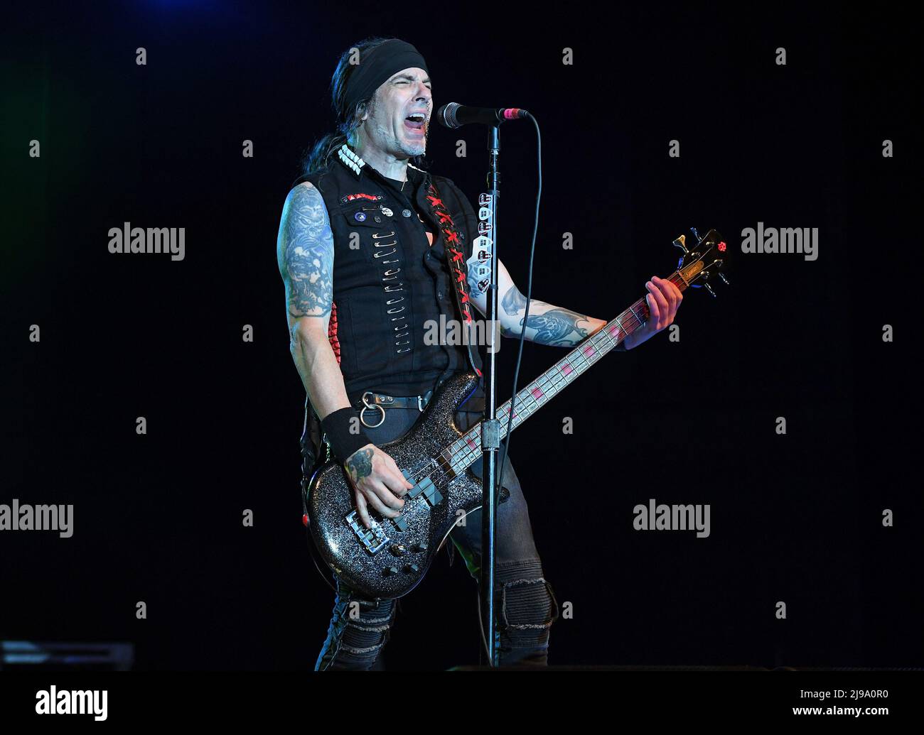 Pompano Beach FL, États-Unis. 20th mai 2022. Rachel Bolan de Skidrow se produit lors de la visite Live to Rock au Pompano Beach Amphitheatre le 20 mai 2022 à Pompano Beach, Floride. Crédit : Mpi04/Media Punch/Alamy Live News Banque D'Images