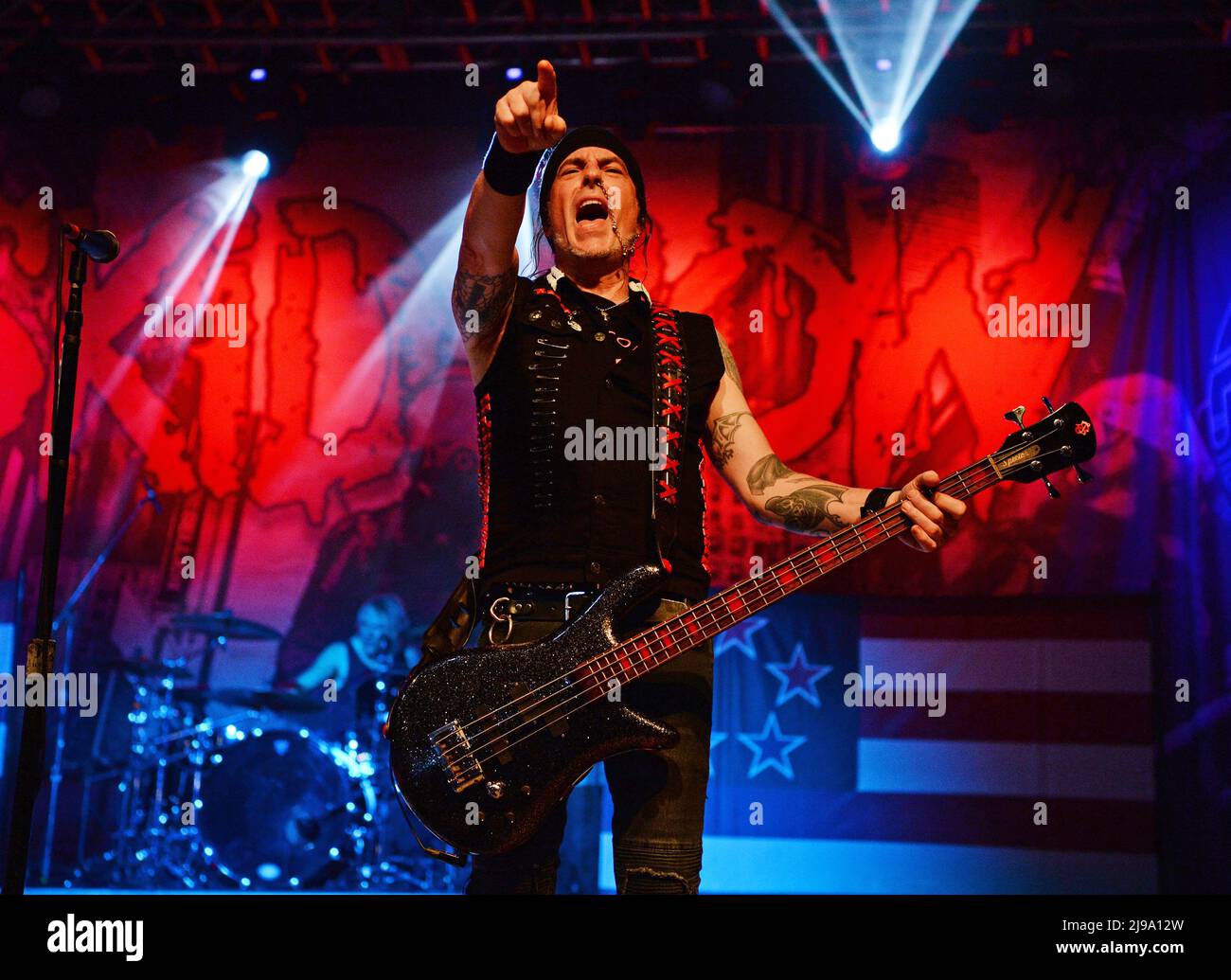 Pompano Beach FL, États-Unis. 20th mai 2022. Rachel Bolan de Skidrow se produit lors de la visite Live to Rock au Pompano Beach Amphitheatre le 20 mai 2022 à Pompano Beach, Floride. Crédit : Mpi04/Media Punch/Alamy Live News Banque D'Images