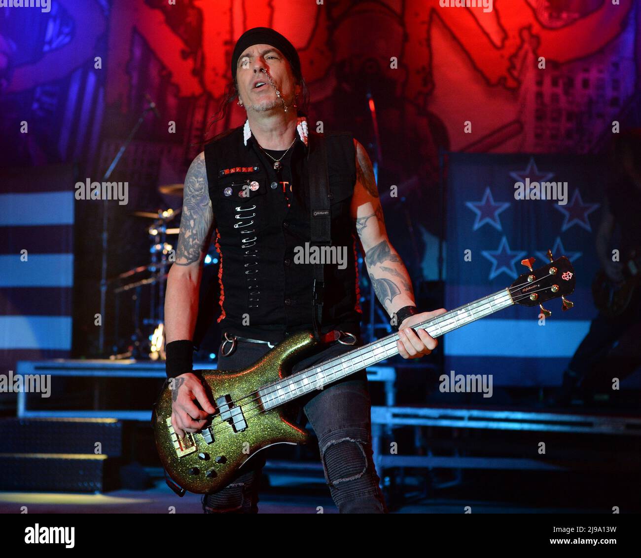 Pompano Beach FL, États-Unis. 20th mai 2022. Rachel Bolan de Skidrow se produit lors de la visite Live to Rock au Pompano Beach Amphitheatre le 20 mai 2022 à Pompano Beach, Floride. Crédit : Mpi04/Media Punch/Alamy Live News Banque D'Images