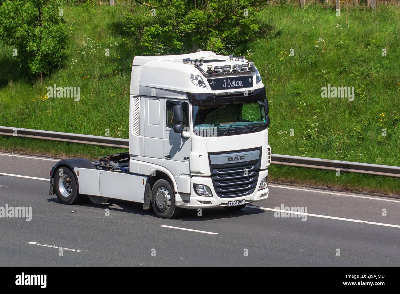 J Aston Haulage ; conduite sur l'autoroute M6, Manchester, Royaume-Uni Banque D'Images