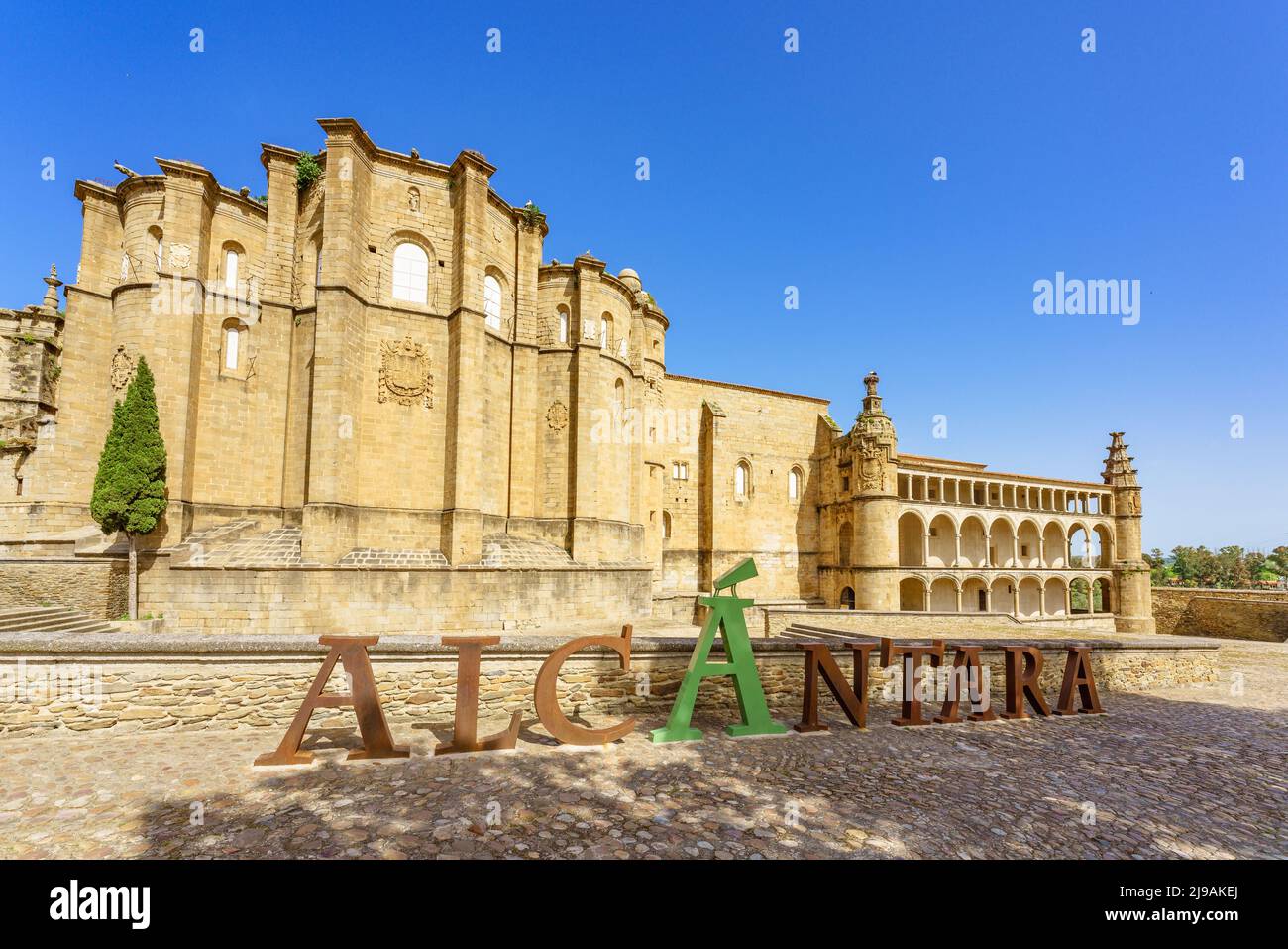 Alcantara, Espagne. 28 avril 2022. Église conventuale de San Benito Banque D'Images