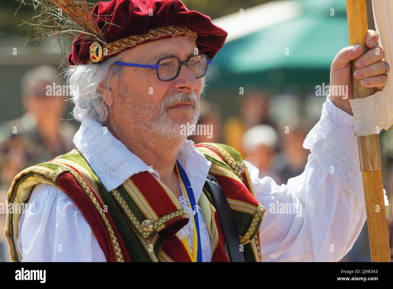 LYON, FRANCE, 21 mai 2022 : la Fête de la Renaissance se déroule dans les rues de la ville historique avec défilé de costomed, Banque D'Images LYON, FRANCE, 21 mai 2022 : la Fête de la Renaissance se déroule dans les rues de la ville historique avec défilé de costomed, Banque D'Images