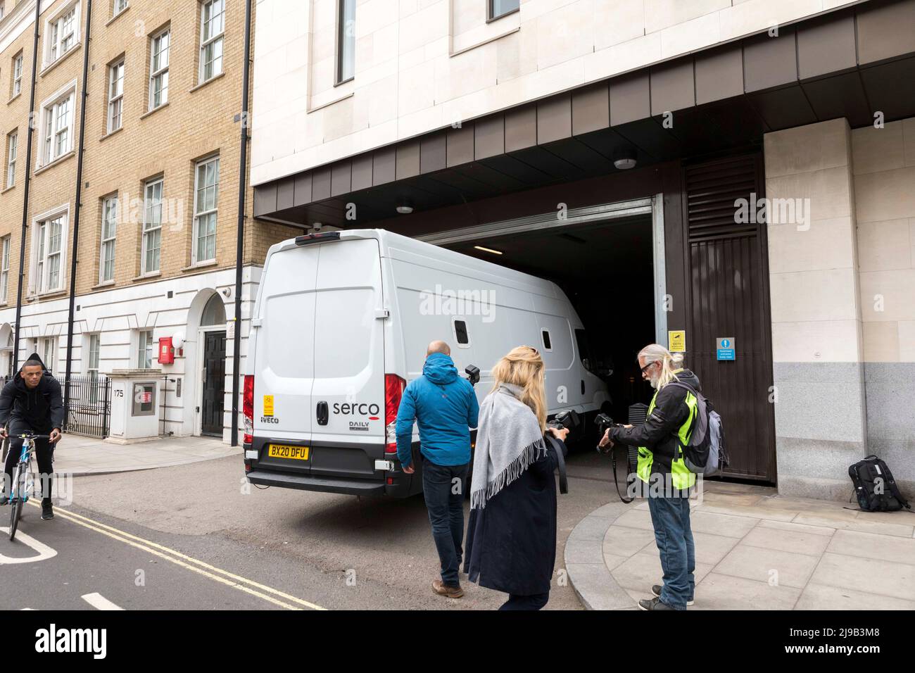 Un minibus de garde arrive au tribunal de Westminster. Photo prise le 28th avril 2022. © Belinda Jiao jiao.bilin@gmail.com 075989312 Banque D'Images