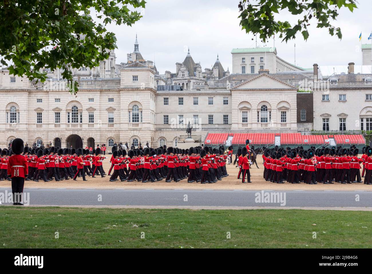 1st les gardes irlandais du Bataillon répètent en préparation à la prise de fonctions tout au long des célébrations du Jubilé de la Reine. Photo prise le 13th mai 202 Banque D'Images