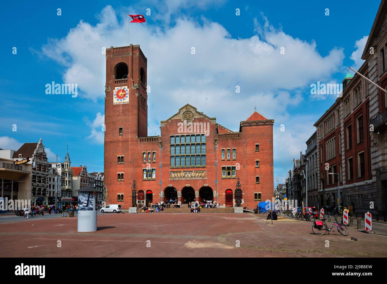 Place Beursplein et bâtiment Beurs van Berlage à Amsterdam, pays-Bas Banque D'Images