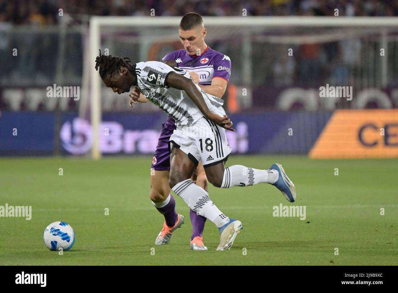 Foto Alfredo Falcone / LaPresse21/05/2022 Firenze, ItaliaSport CalcioFiorentina-Juventus - Campionato di Calcio Serie A 2021/2022 - Stadio Artemio Franchi di FirenzeNella foto: moise kean milenkovicicPhotophoto Alfredo Falcone / LaPresse21/05/2022 Florence, Italy Sport Ficerentina Koventja - Championnat italien de football de la juventja - Socentja - Championnat de football de football de la mirencio - Socentja - 2021/2022 Banque D'Images