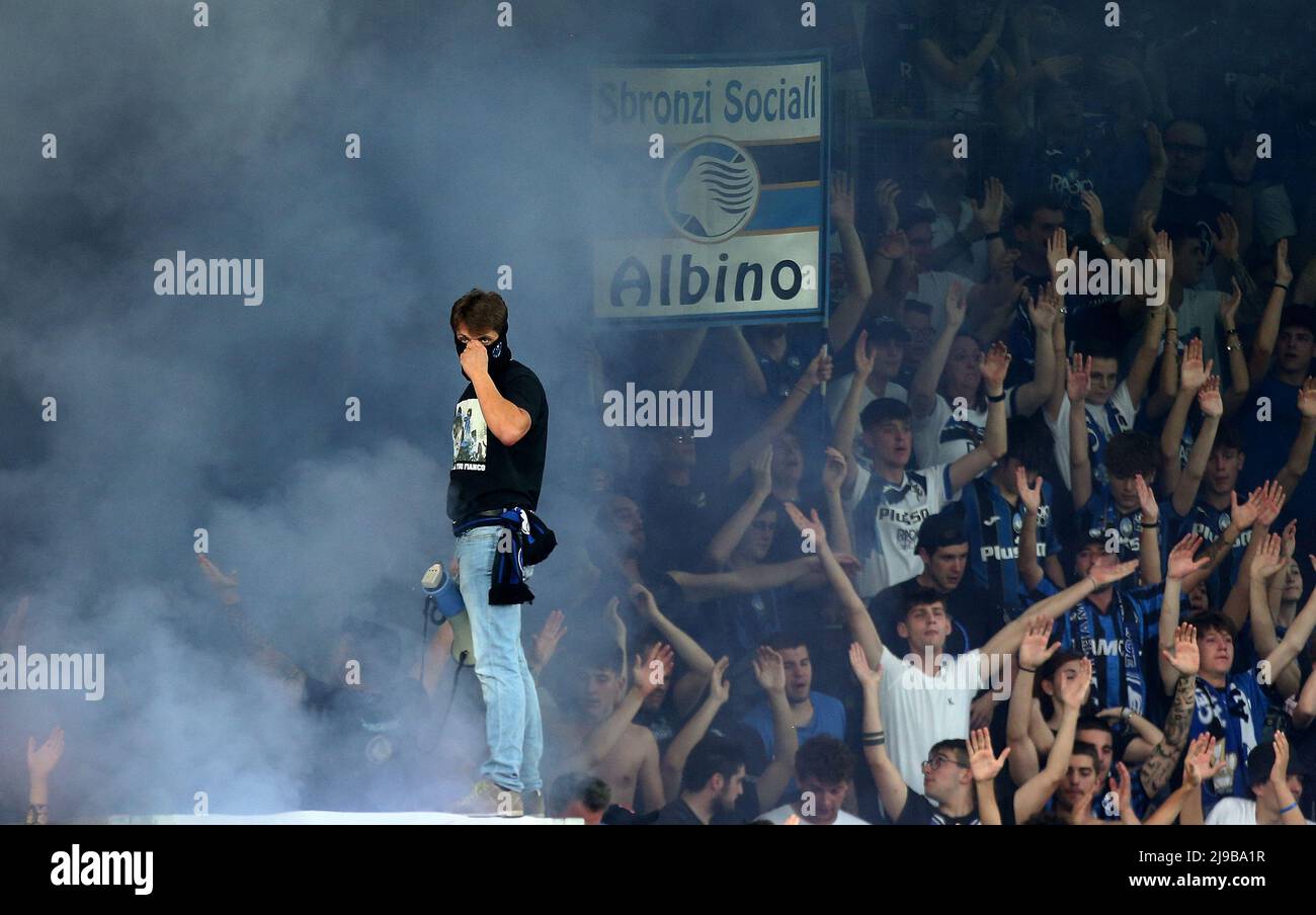 Foto Spada/Lapresse 21 maggio 2022 - Bergame , Italia Sport, Calcio Atalanta vs Empoli - Campionato italiano di calcio Serie A TIM 2021/2022 - Stadio Gewiss Nella foto: tifosi Atalanta photo Spada/Lapresse Mai 21, 2022 - Bergame ,Italie Sport, Soccer Atalanta vs Empoli - Italien Serie A football Championship 2021/2022 - Gewiss Stadium dans la photo: Atalanta fans Banque D'Images