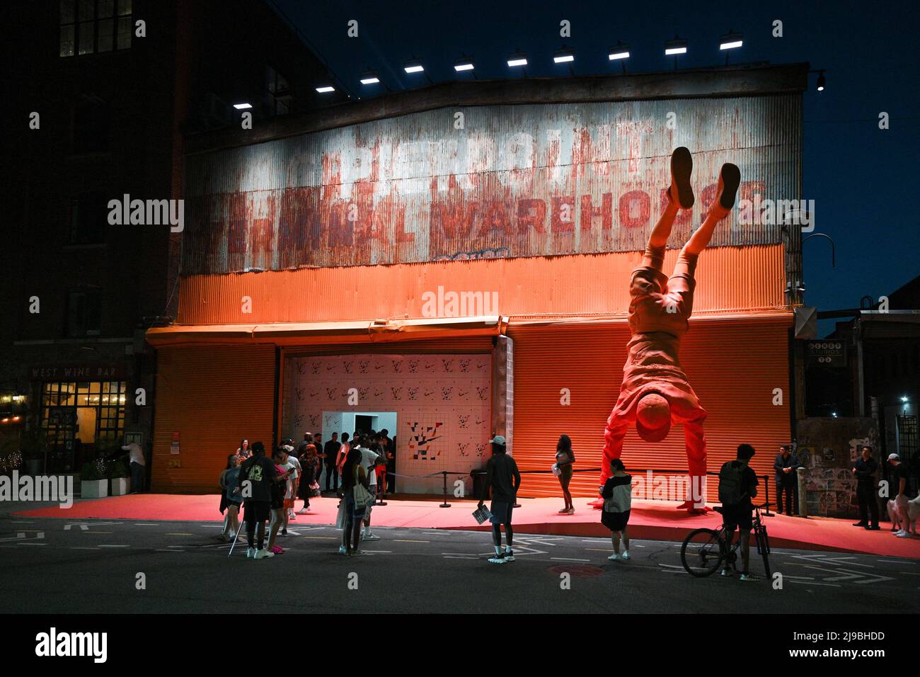 L'exposition Louis Vuitton et Nike « Air Force 1 » de Virgile Abloh présentée à l'entrepôt du terminal Greenpoint à Brooklyn le 21 mai 2022 à New Banque D'Images