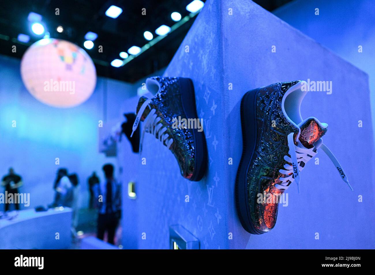 L'exposition Louis Vuitton et Nike « Air Force 1 » de Virgile Abloh présentée à l'entrepôt du terminal Greenpoint à Brooklyn le 21 mai 2022 à New Banque D'Images