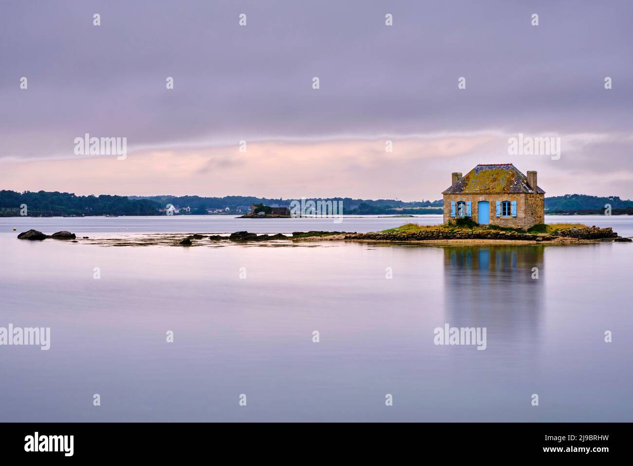 France, Morbihan, rivière Etel, Belz, île de Saint-Cado, L'îlot de Nichtarguer et sa maison de pêcheur Banque D'Images