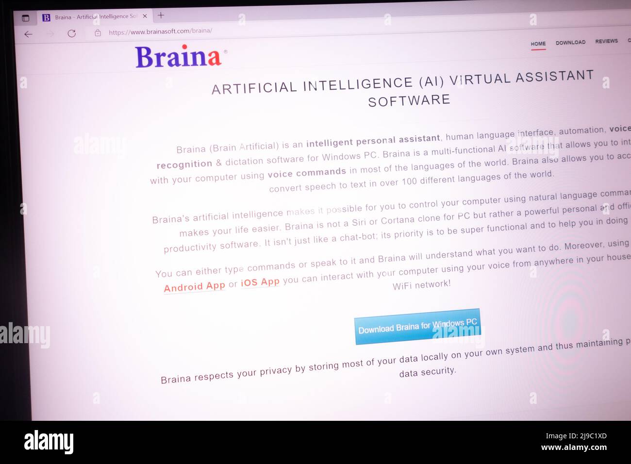 KONSKIE, POLOGNE - 21 mai 2022: www.brainasoft.com site affiché sur l'écran de l'ordinateur portable. Braina (cerveau artificiel) est un assistant personnel intelligent Banque D'Images