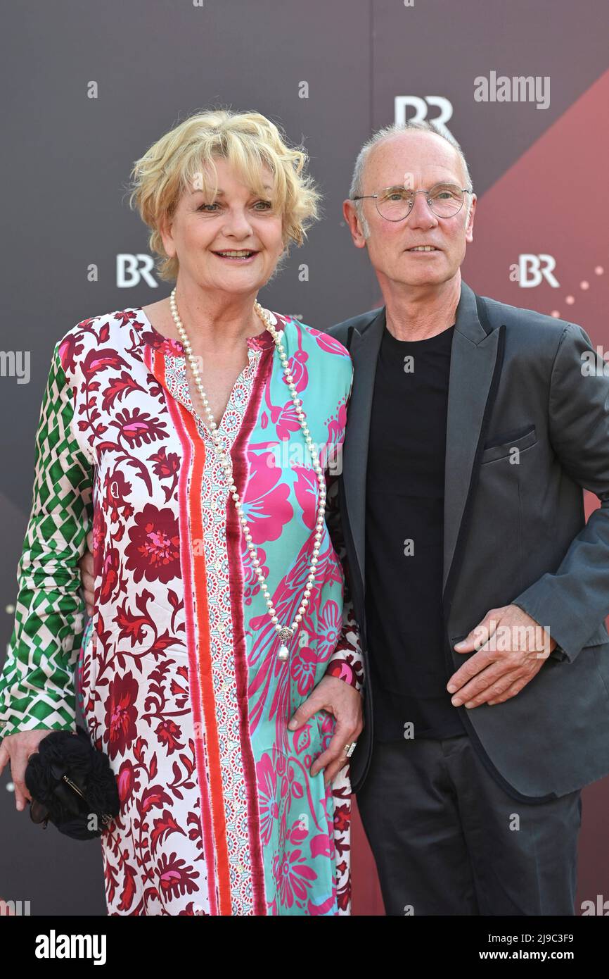 Saskia VESTER (actrice), Robby FLOERKE. Prix du film bavarois 2021-tapis rouge, tapis rouge, le 20th mai 2022 au Prinzregentheater de Munich. Banque D'Images