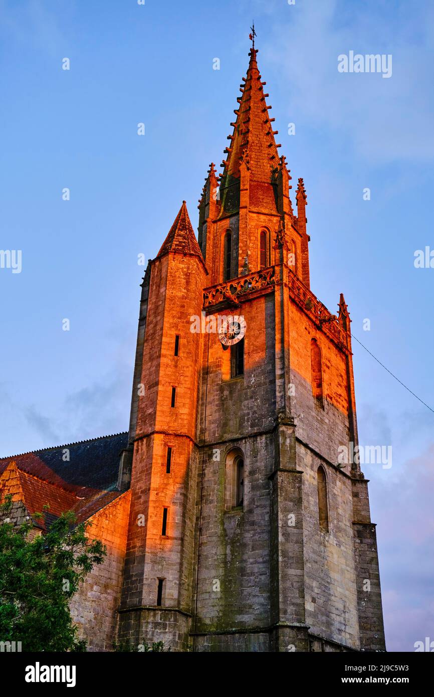 France, Morbihan, Pontivy, vue générale avec la basilique notre-Dame de joie Banque D'Images