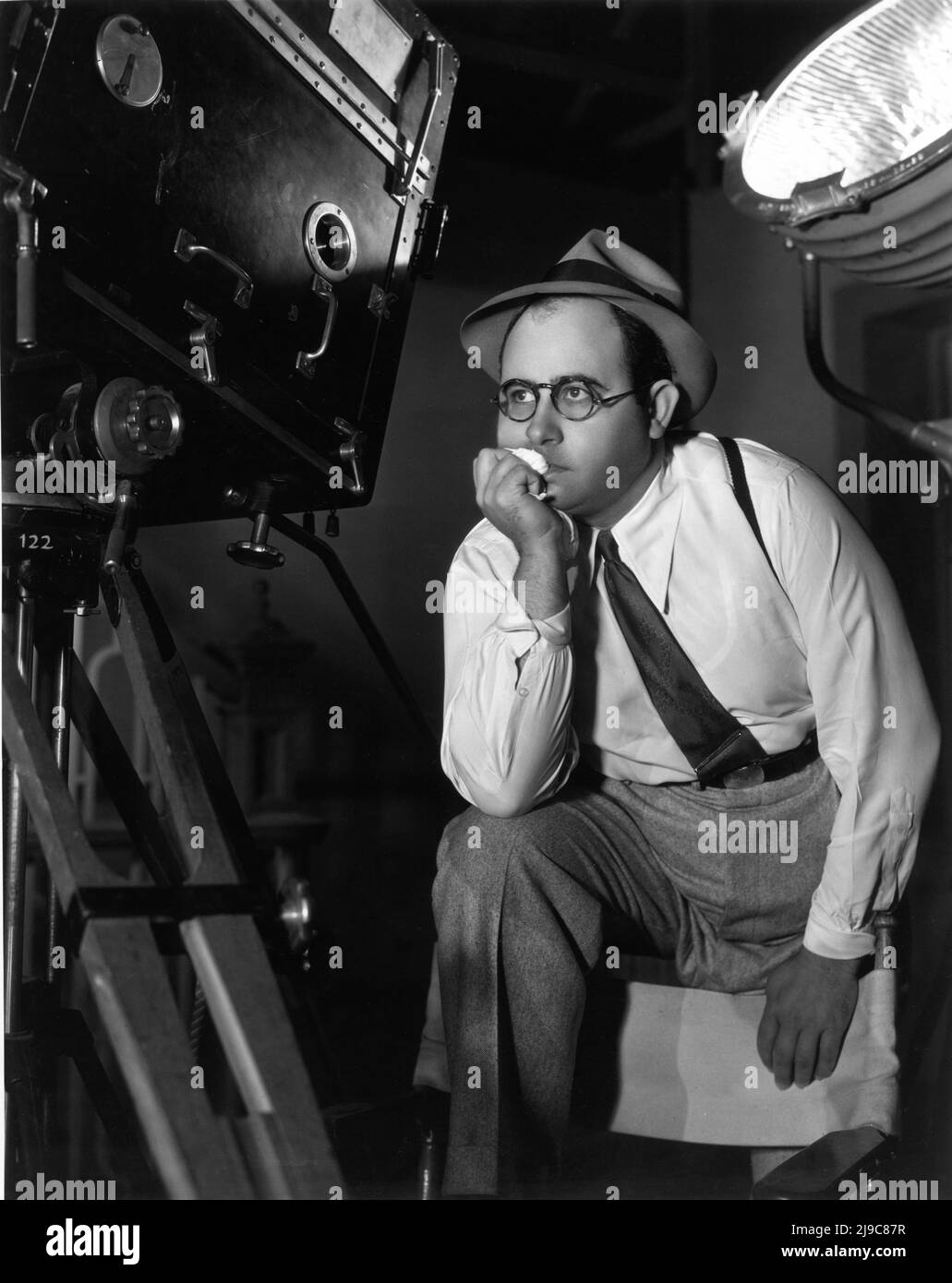 Directeur NORMAN TAUROG 1932 Portrait sur place avec caméra et lumières publicité pour Paramount Pictures Banque D'Images