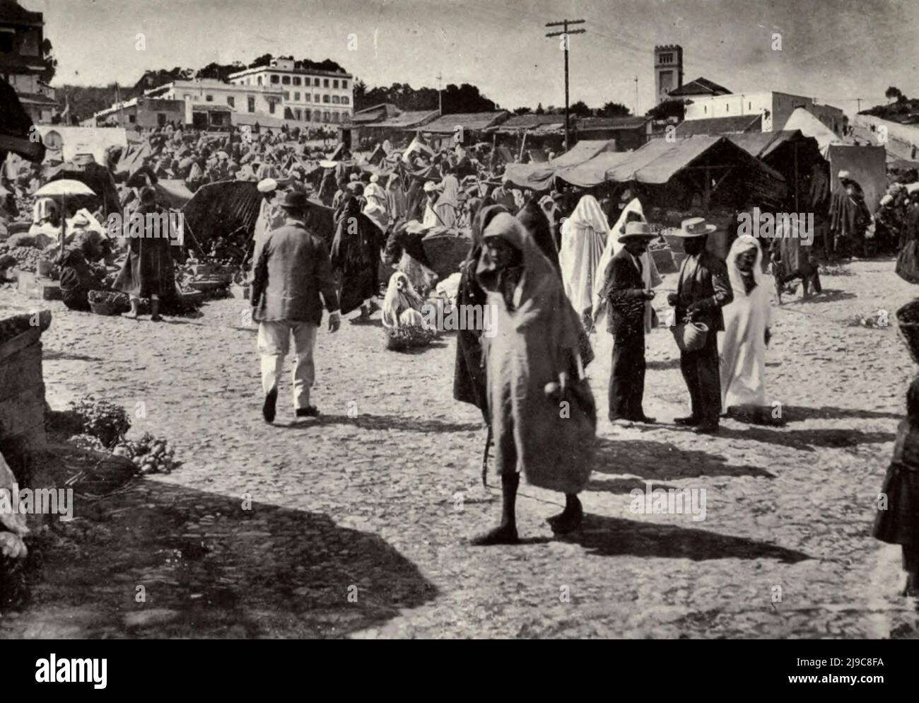 La place du marché à Tanger, au Maroc, vers 1910 Banque D'Images