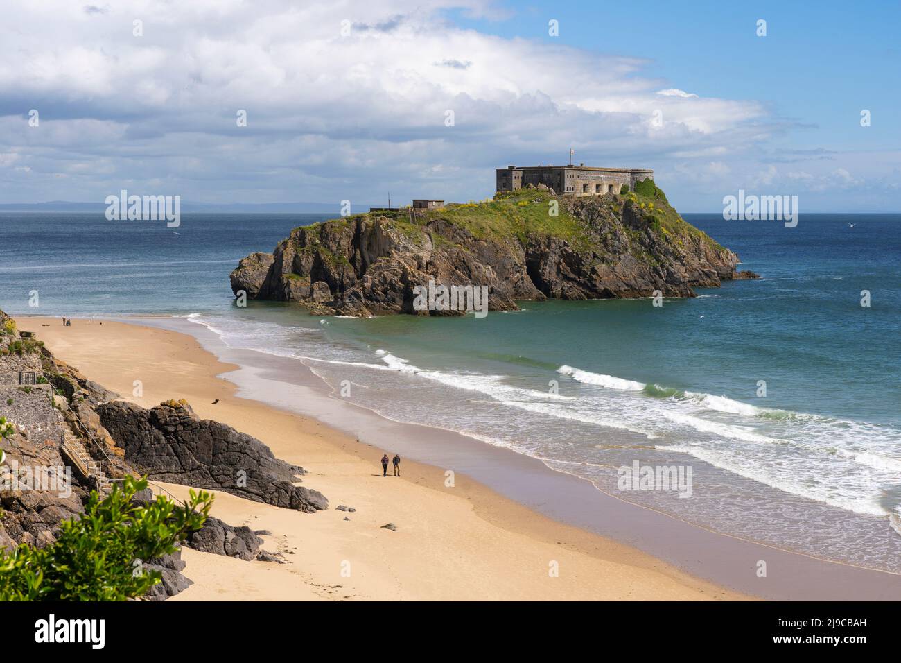 L'île Sainte-Catherine et la forteresse napoléonienne sur une île marémotrice au pied de la plage du Château, Tenby. Carmarthen Bay, Pembrokeshire, pays de Galles Banque D'Images