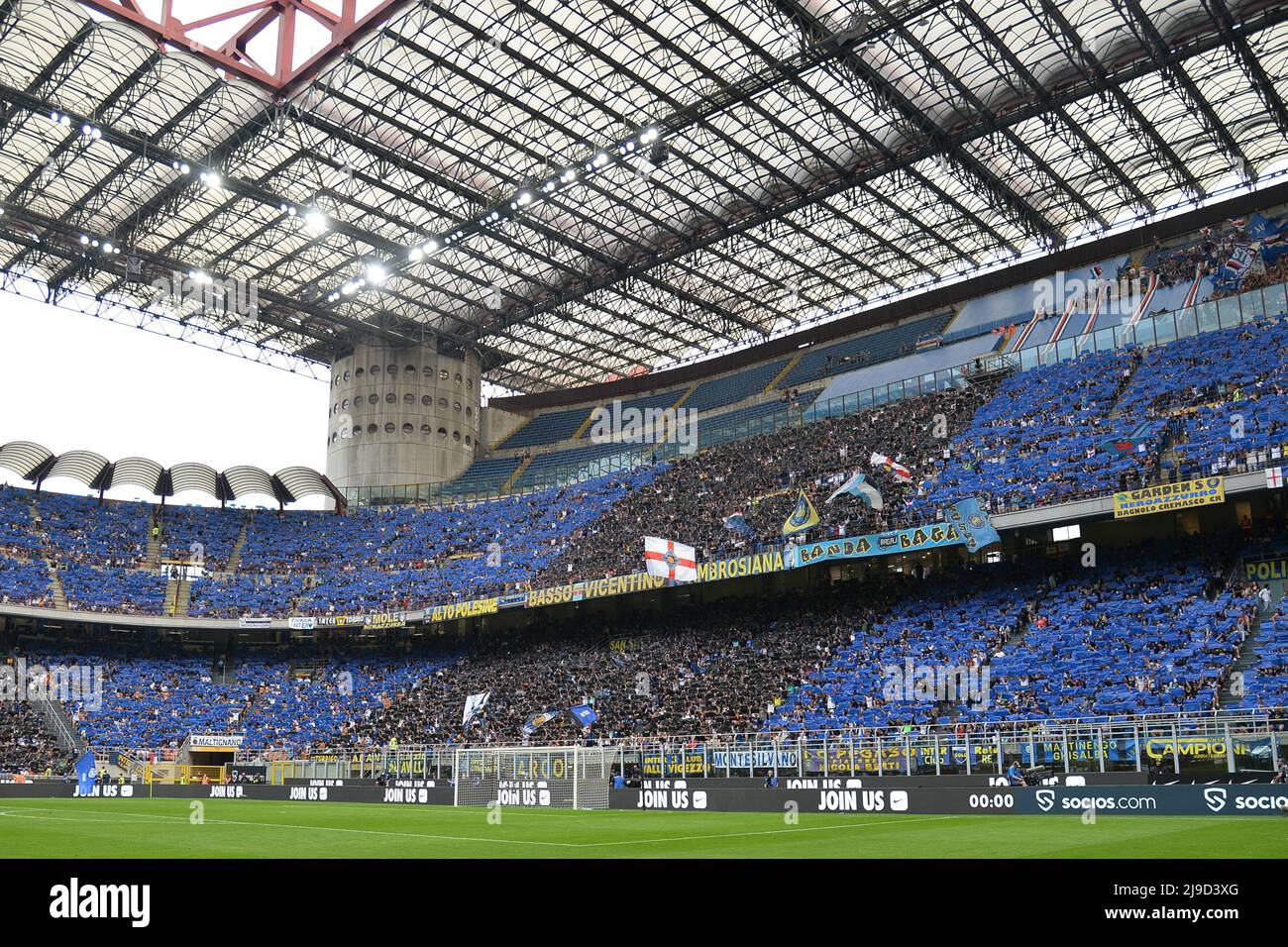 Foto Alberto Gandolfo/Lapresse 22 Maggio 2022 Milano (Italia) Sport Calcio Inter contre Sampdoria - Serie A 2021/2022 - Stadio San Siro Nella Foto: Coreografia osi Inter photo Alberto Gandolfo/Lapresse 22 Mai 2022 Milan (Italy) Sport Soccer Inter contre Sampdoria - Serie A 2021/2022 - PIC in The Stadio: Supporters Inter(photo: La presse / PRESSINPHOTO) Banque D'Images