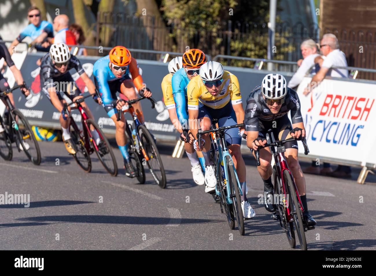 Les coureurs de Spectra Wiggle & Wiv SunGod s'affronte dans la série Sportsbreaks Tour Tour, cinquième tour de course à Clacton on Sea, Essex, Royaume-Uni. Course sur route critérium Banque D'Images