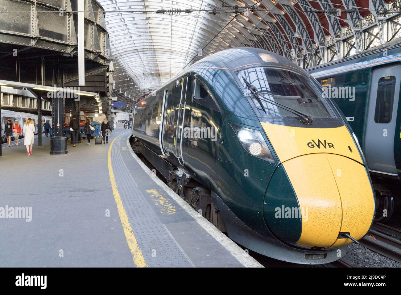 Train moteur pour leur train GWR à la gare de Paddington Londres Angleterre Royaume-Uni Banque D'Images
