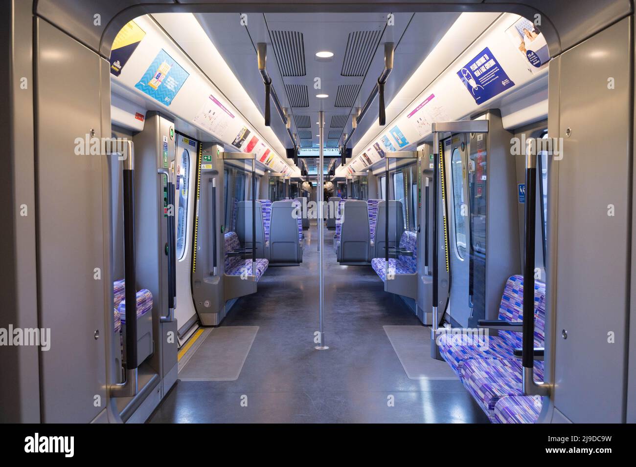 Vue intérieure du train Elizabeth Line, récemment ouvert entre le centre de Londres Paddington Station et Abbey Wood dans le sud-est de Londres Angleterre Royaume-Uni Banque D'Images