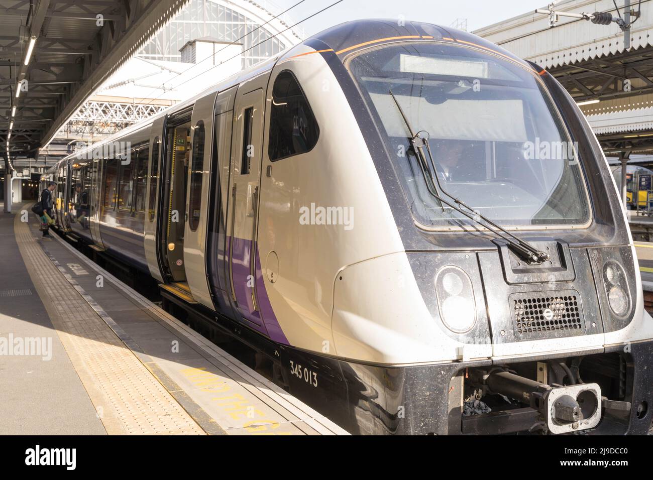 Elizabeth Line train à la gare de londres, Angleterre, Royaume-Uni Banque D'Images