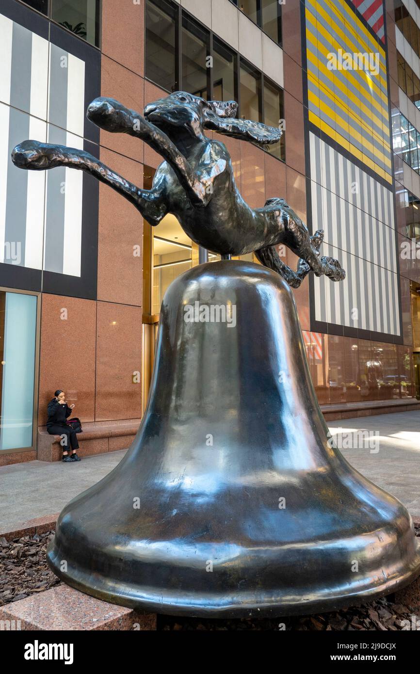AXA Equitable Center public galleria présente des sculptures en bronze fantaisie de Barry Flanagan, New York City, USA 2022 Banque D'Images