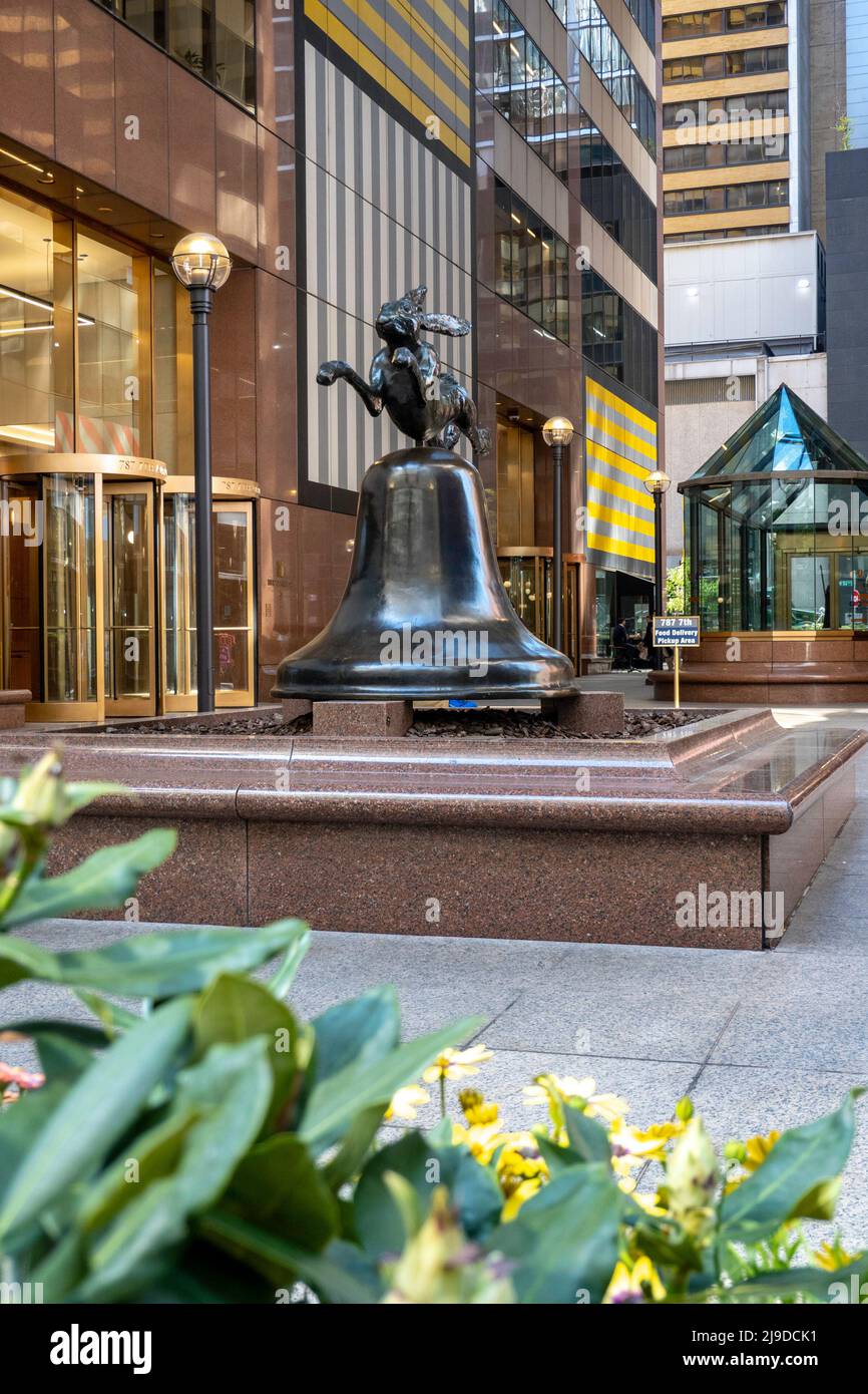 AXA Equitable Center public galleria présente des sculptures en bronze fantaisie de Barry Flanagan, New York City, USA 2022 Banque D'Images