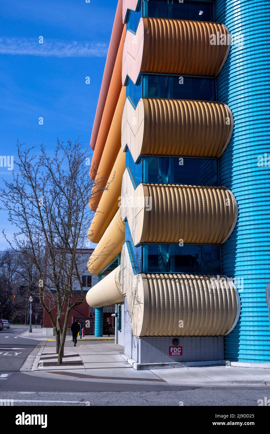 Détail du garage de la rue Division, connu par les habitants comme le « Habirail », ou le « Hamster cage », parking dans le centre-ville d'East Lansing, Michigan, États-Unis Banque D'Images