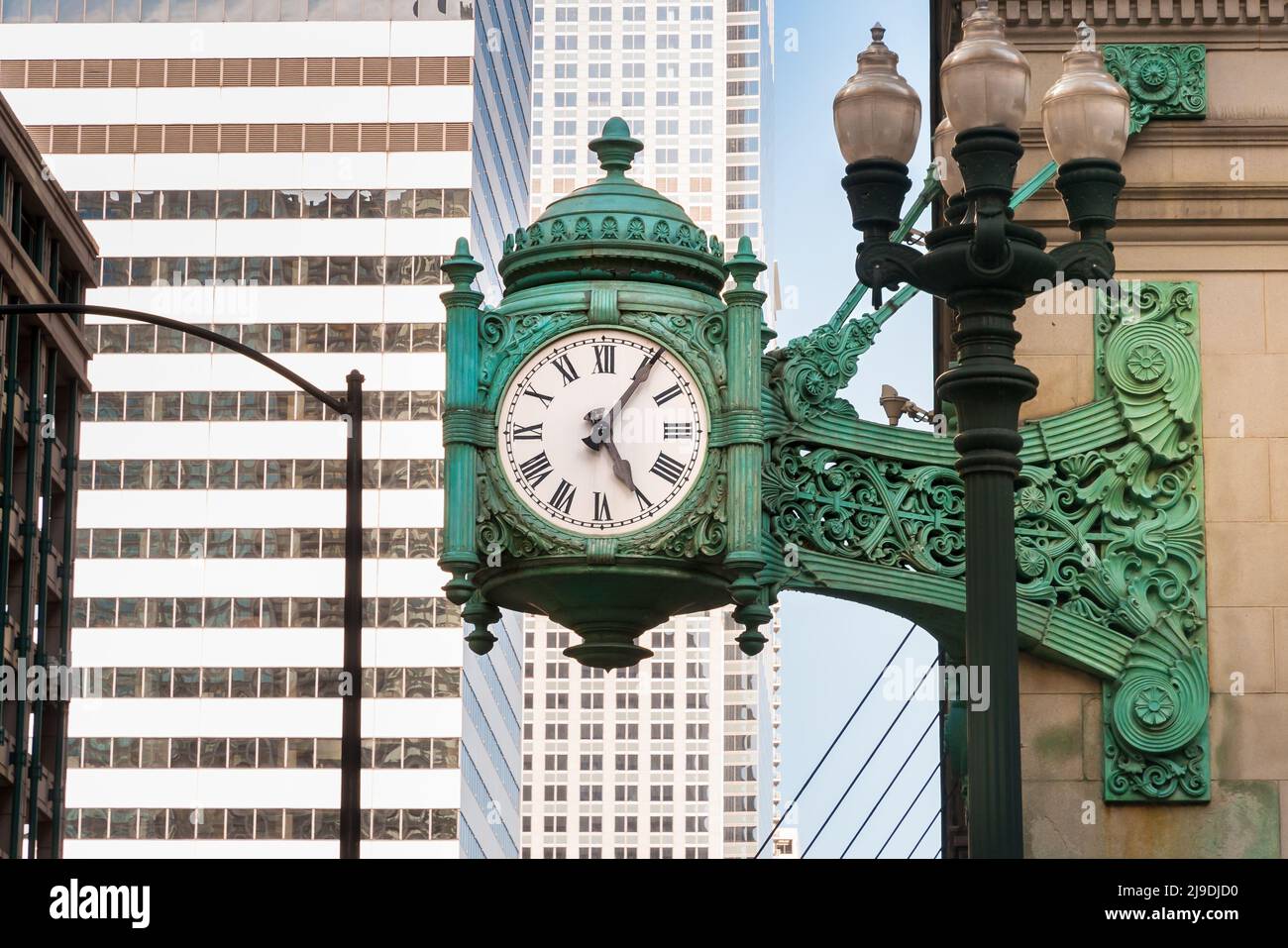 Marshall Field's Clock sur State Street dans le centre-ville de Chicago, Illinois, États-Unis Banque D'Images