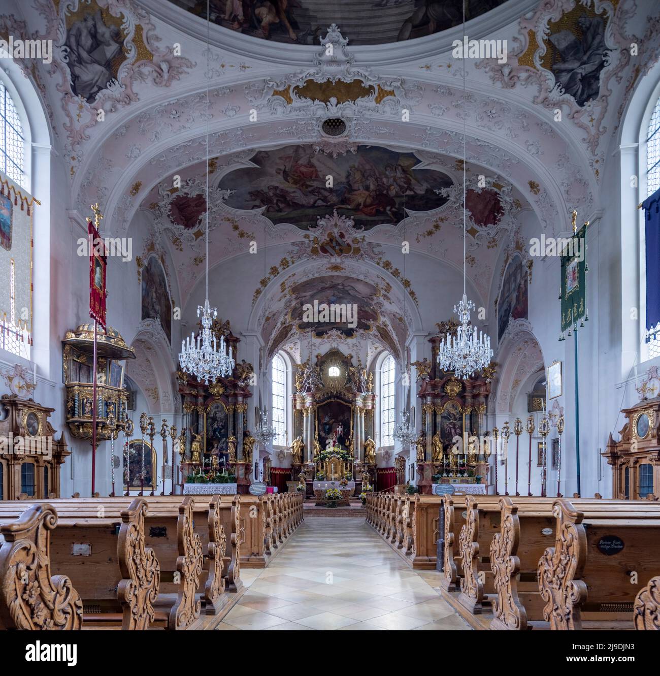 Nef et autel, église catholique Saint-Pierre et Paul, Mittenwald, Bavière, Allemagne Banque D'Images