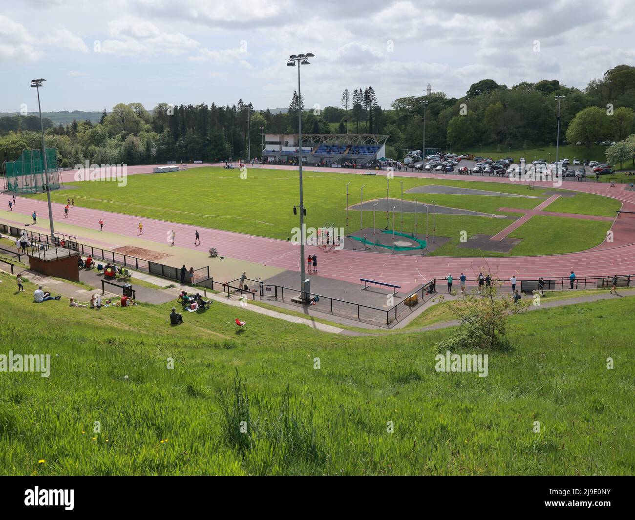 Vue panoramique sur le circuit d'athlétisme au Royaume-Uni. Piste d'athlétisme - la piste Mary Peters, Belfast, Irlande du Nord Banque D'Images