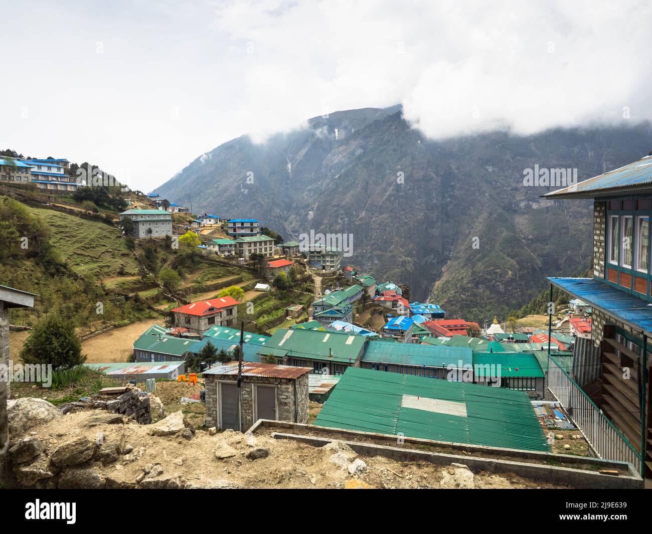 Les maisons de thé et les lodges de trekking de Namche Bazar (3440m), Khumbu. Banque D'Images