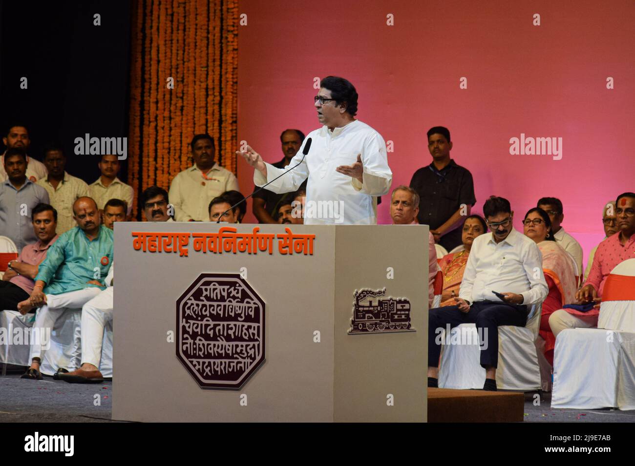 22 mai 2022, Pune, Maharashtra, Inde: Le chef Raj Thackeray, Maharashtra Navnirman Sena (MNS), s'est adressé aux travailleurs du parti et aux partisans lors d'un rassemblement tenu à Pune. Raj Thackeray a demandé le changement de nom d'Aurangabad à Sambhajinagar et a exhorté le Gouvernement central à prendre des mesures pour le changement de nom et l'introduction du Code civil uniforme. Le chef de la MNS a également critiqué la remarque du ministre en chef du Maharashtra, Uddhav Thackeray, « Our Hindoutva-ther Hindoutva ». (Credit image: © Kabir Jhangiani/Pacific Press via ZUMA Press Wire) Banque D'Images