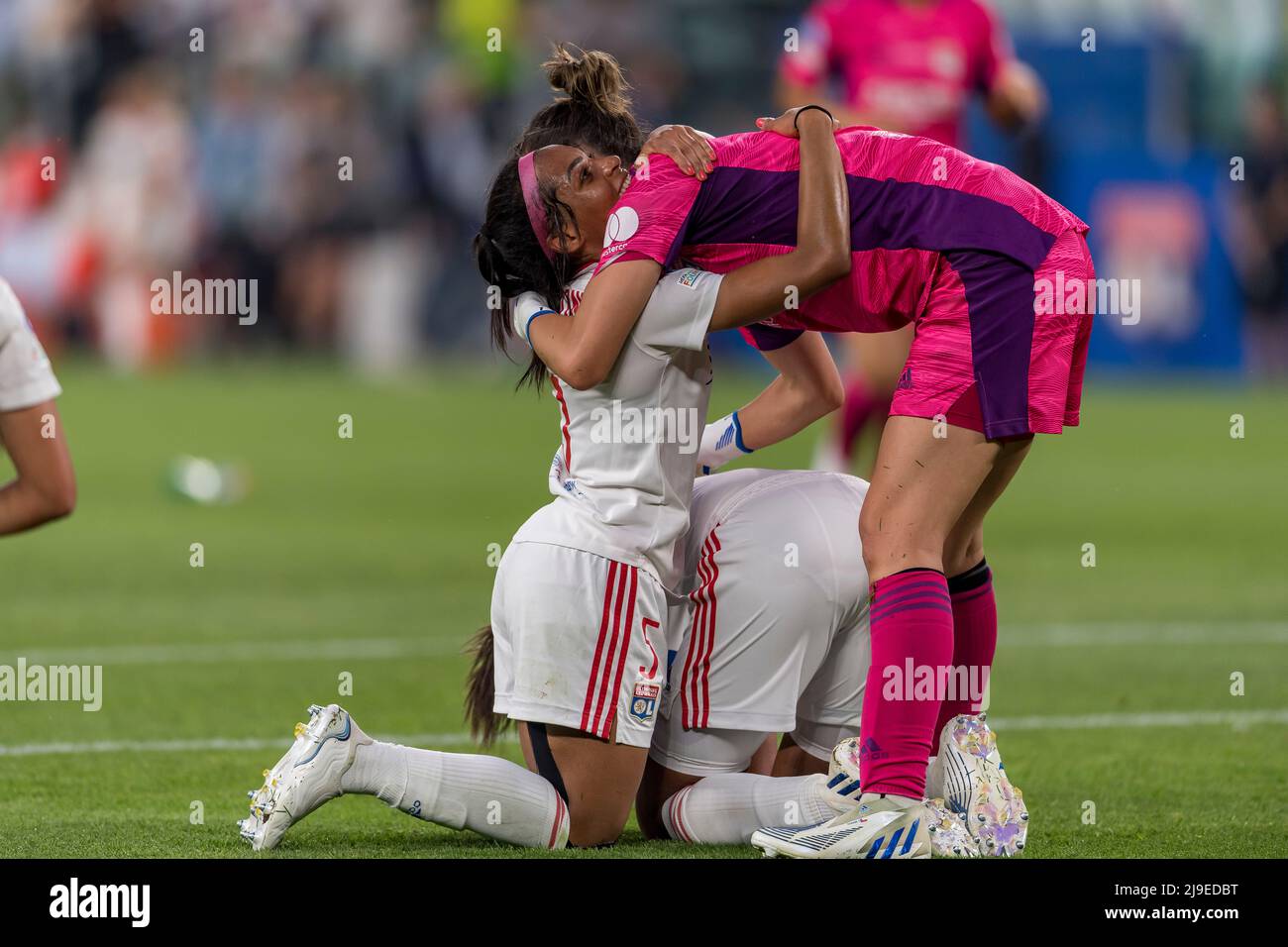Perle Morroni (Olympique Lyonnais) Christiane Endler (Olympique Lyonnais) lors du match de l'UEFA 'Women's Champions League 2021 2022 ' entre Barcelona Women 1-3 Lyon Women au stade Allianz le 21 mai 2022 à Turin, en Italie. Credit: Maurizio Borsari/AFLO/Alay Live News Banque D'Images