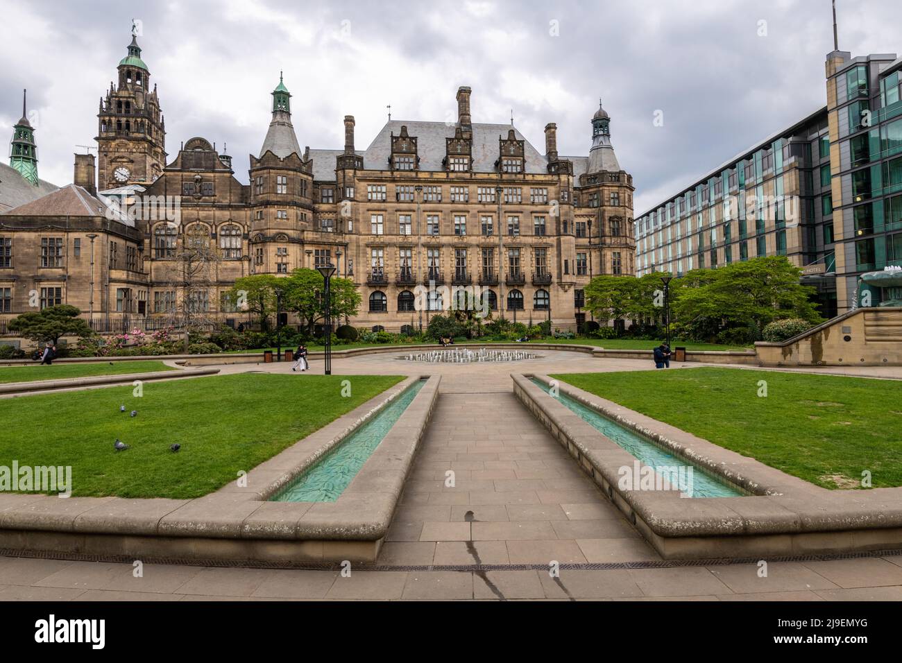 Sheffield City Hall et des jardins de la paix Banque D'Images