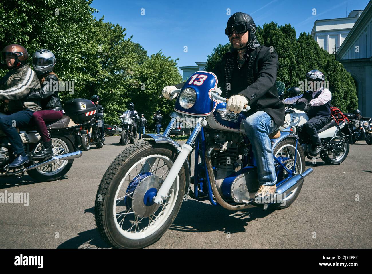 Distingué Gentleman's Ride 2022 à Bucarest Roumanie Mai, triomphe des motos classiques événement Gentleman Ride classique moto et vêtements classiques Banque D'Images