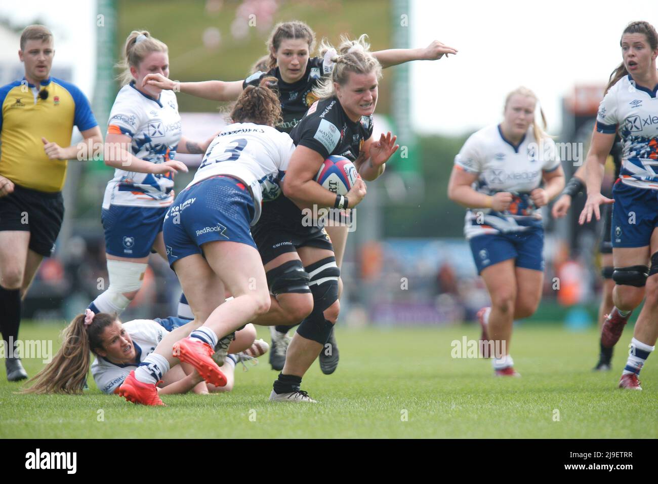 Exeter, Devon, Royaume-Uni. 22nd mai 2022. Rachel Johnson, chef de l'Exeter, s'attaque par Bristol Bear's Phoebe Murray Women's Allianz Premier 15s semi final- Exeter Chiefs Women / Bristol Bears Women - Dimanche 22nd Mai 2022 - Sandy Park - Exeter, Dimanche 22, Mai 2022 - Sandy Park - Exeter - Royaume-Uni crédit photo obligatoire : Martin Edwards crédit : Martin Edwards/Alay Live News Banque D'Images