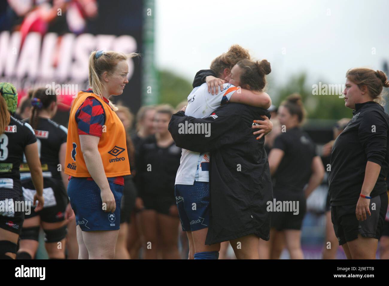 Exeter, Devon, Royaume-Uni. 22nd mai 2022. Clara Nielson, chef de l'Exeter, prend son ancienne coéquipier Bristol Bear's Amber Reed Women's Allianz Premier 15s semi final - Exeter Chiefs Women / Bristol Bears Women - Dimanche 22nd Mai 2022 - Sandy Park - Exeter, Dimanche 22, Mai 2022 - Sandy Park - Exeter - Royaume-Uni crédit photo obligatoire : Martin Edwards crédit : Martin Edwards/Alay Live News Banque D'Images