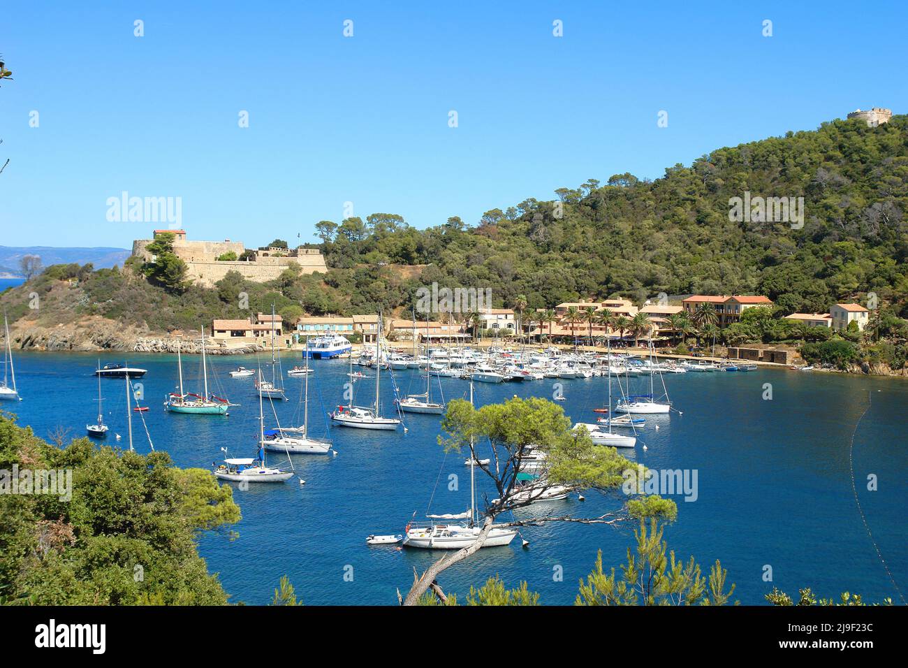 L'île de Port Cros, qui fait partie des îles Hyères, est un parc national maritime protégé Banque D'Images