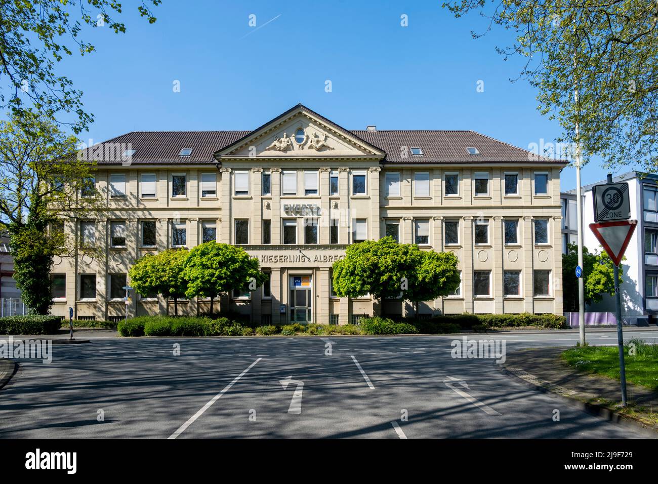 Deutschland, NRW, Solingen, Birkenweiher 66, Bergische Volkshochschule Banque D'Images