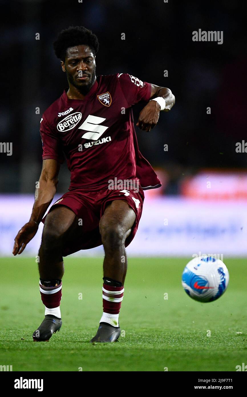 Turin, Italie. 20 mai 2022. Ola Aina de Torino FC en action pendant la série Un match de football entre Torino FC et AS Roma. Credit: Nicolò Campo/Alay Live News Banque D'Images