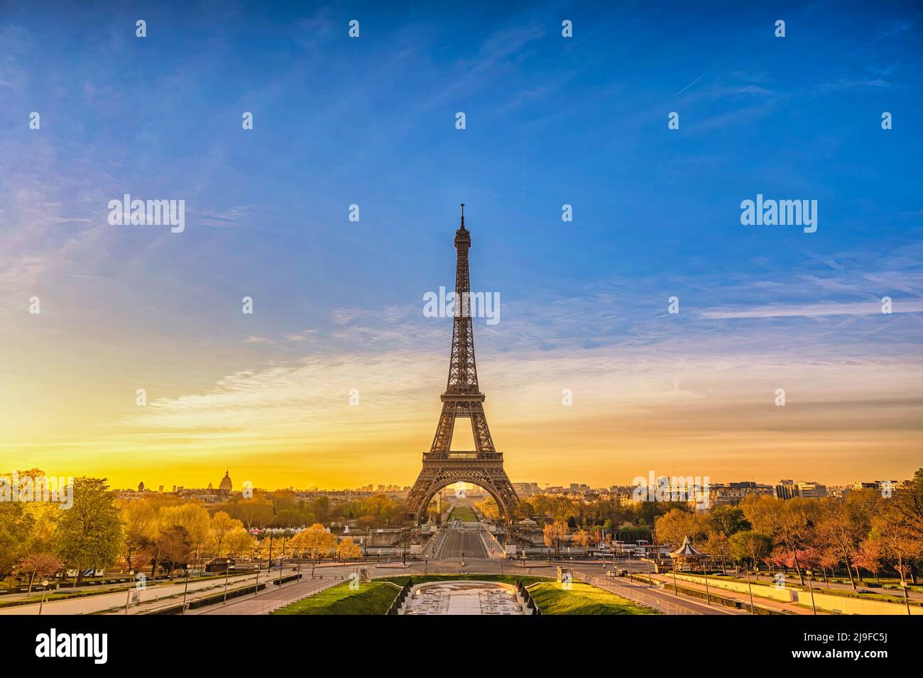Paris France lève le soleil sur la ville à la Tour Eiffel et aux Jardins du Trocadéro Banque D'Images