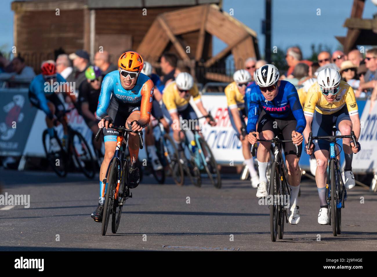 Les pilotes de Ribble, Trinity et Wiv SunGod s'affronte dans la course cycliste Sportsbreaks Tour Series 5, à Clacton on Sea, Essex, Royaume-Uni. Race de critérium Banque D'Images