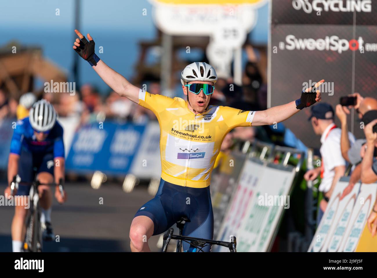 Matthew Bostock de Wiv SunGod remporte la course cycliste Sportsbreaks Tour série ronde cinq à Clacton on Sea, Essex, Royaume-Uni. Course de circuit de rue de critérium Banque D'Images