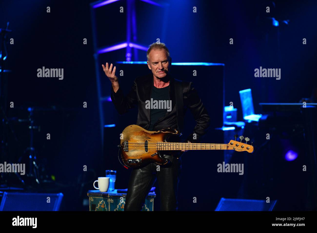 Hollywood, Floride, États-Unis. 22nd mai 2022. Sting se produit sur scène au Hard Rock Event Center au Seminole Hard Rock Hotel & Casino le 22 mai 2022 à Hollywood, Floride. Crédit : Mpi10/Media Punch/Alamy Live News Banque D'Images