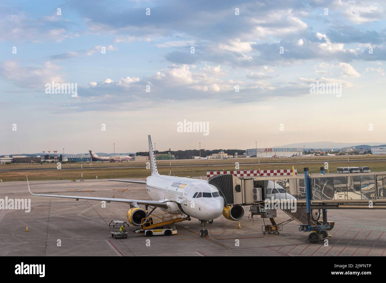 Avion Vueling embarqué à l'aéroport de Valence. Banque D'Images
