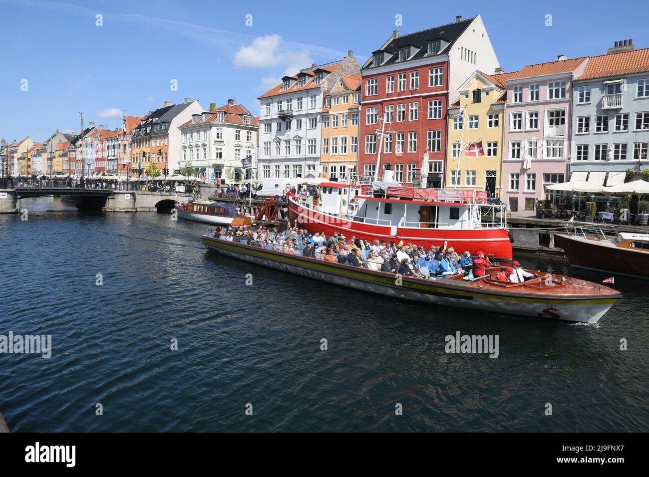 Copenhague/Danemark/23 mai 2022/.les voyageurs vident au canal de Nyhavn ou au canal de Nyhavn dans la capitale danoise Copenhague. (Photo..Francis Dean/Dean Pictures) Banque D'Images